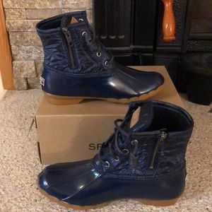 🦆SPERRY SALTWATER NYLON QUILTED NAVY BOOT SZ. 6